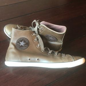 Women’s size 8 high top converse shoes sneakers